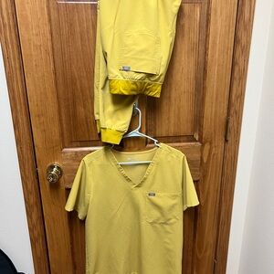 Figs Yellow Scrub Set